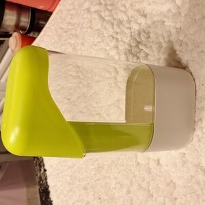 Pampered Chef herb keeper